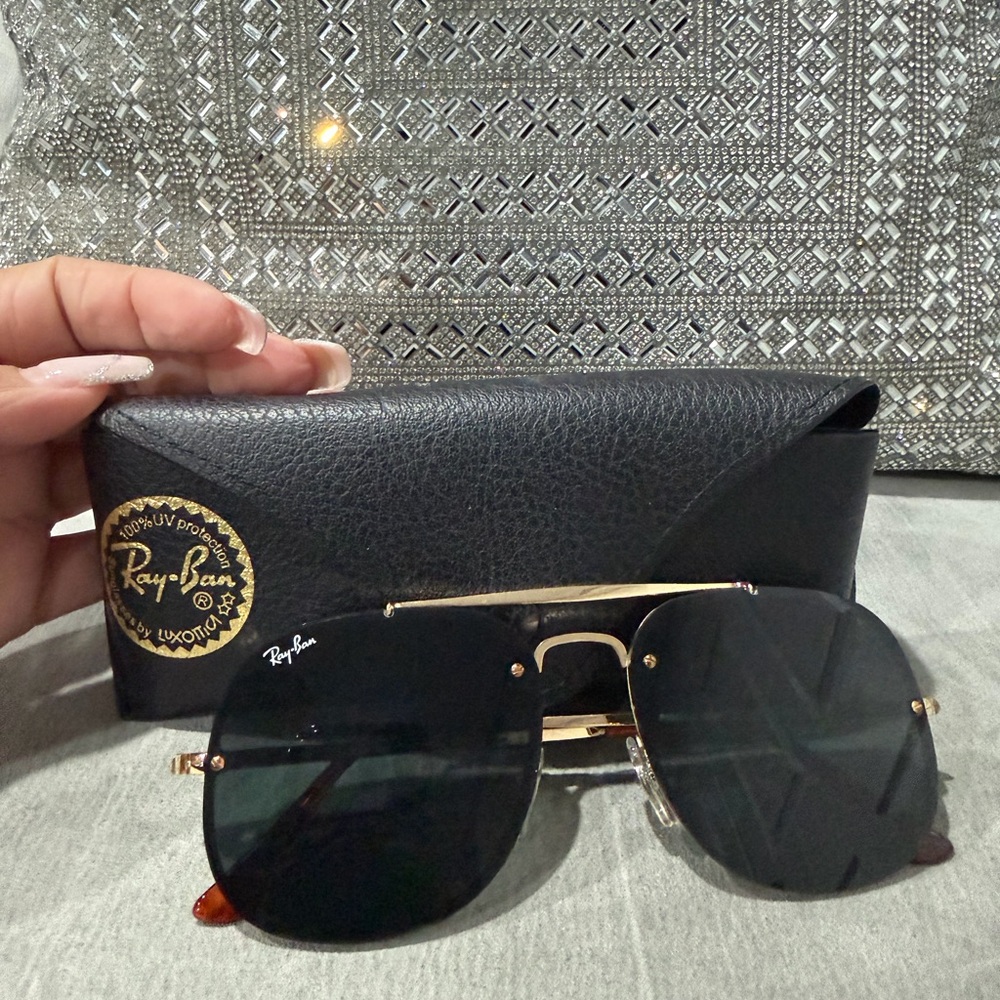 Ray-Ban Black and Gold Aviator Sunglasses
